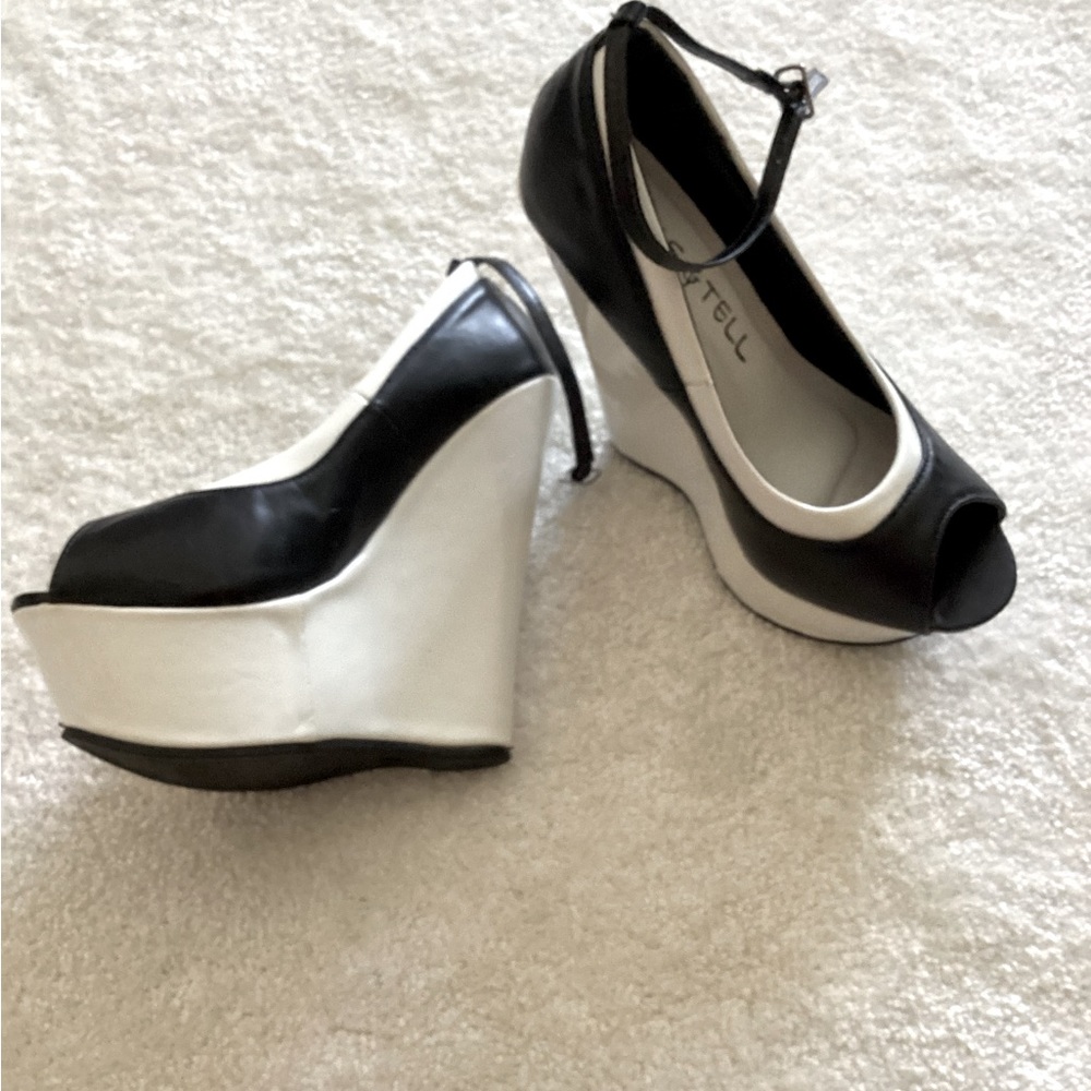 Platform ankle buckle shoes